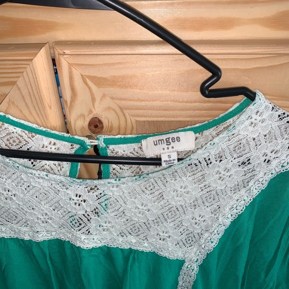 Umgee Green lace front poncho shirt top size S - Picture 4 of 4